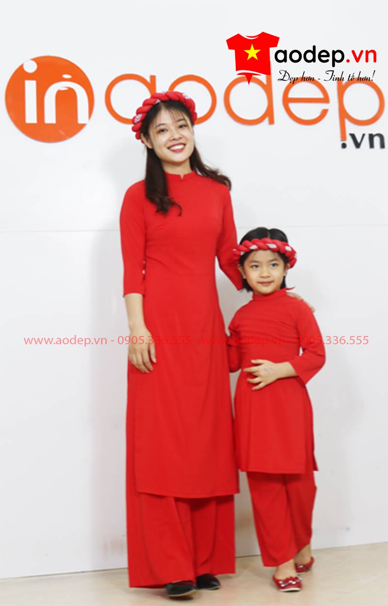 Áo dài cách tân cho mẹ và bé màu đỏ