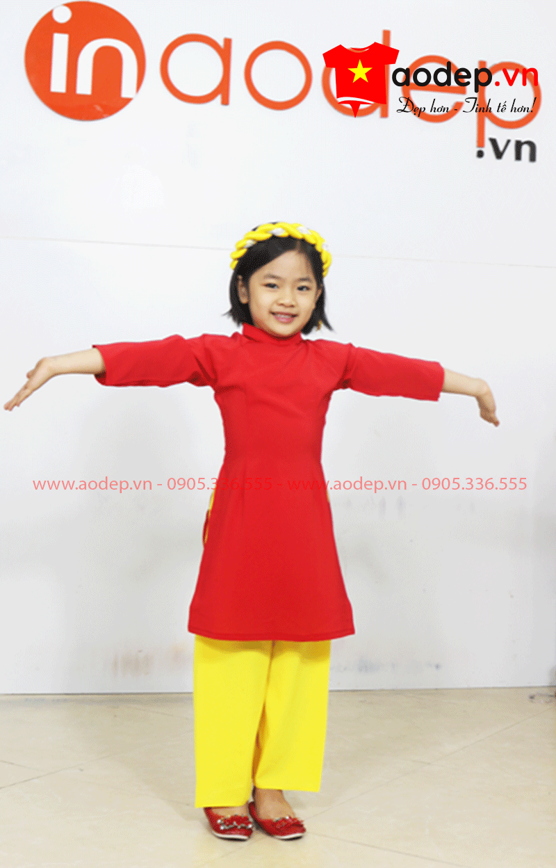 Áo dài cách tân cho bé màu đỏ - Quần vàng