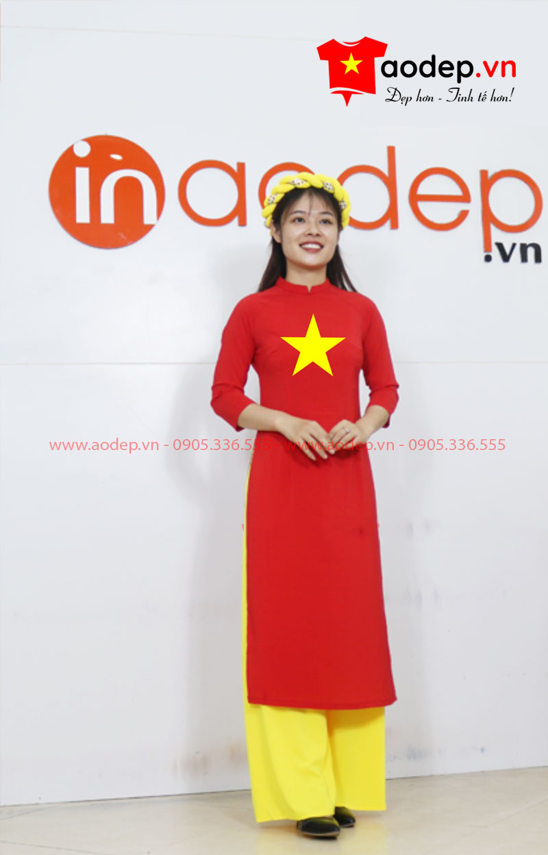 Áo dài nữ cách tân in cờ đỏ sao vàng