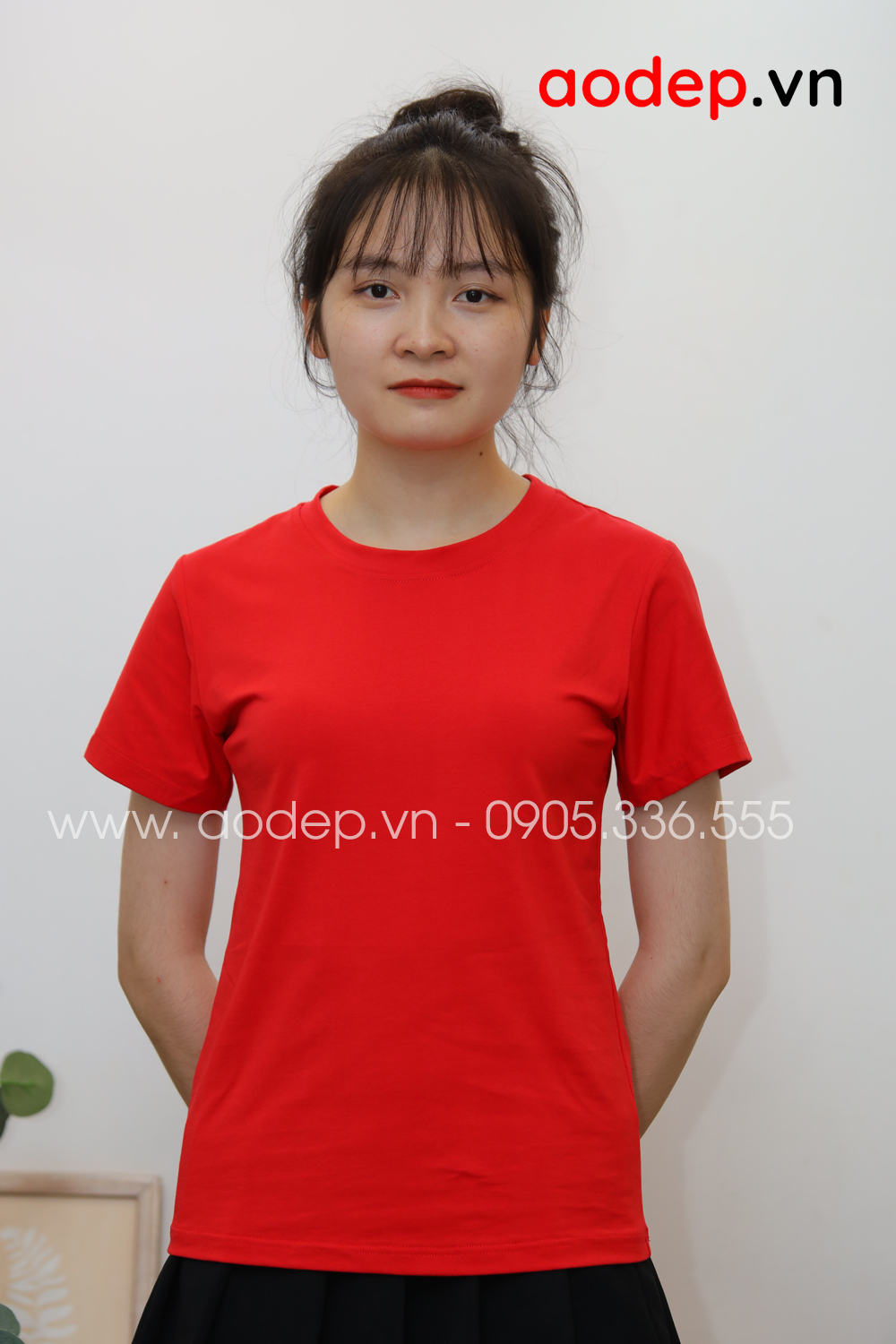 Áo thun cổ tròn màu đỏ