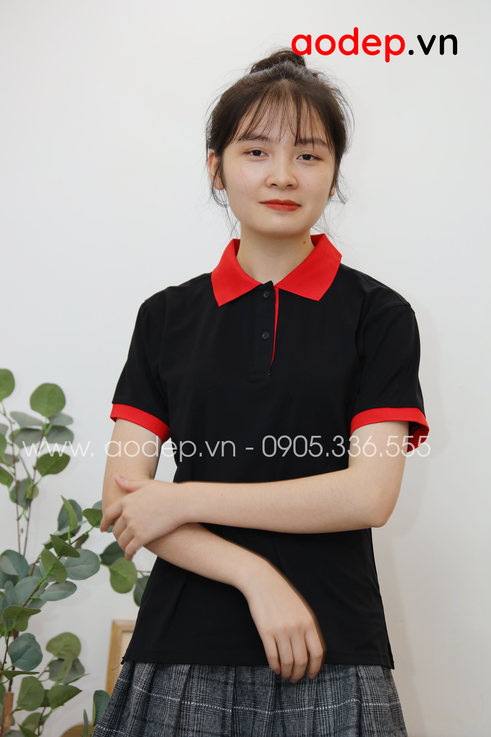 Áo thun polo màu đen cổ đỏ