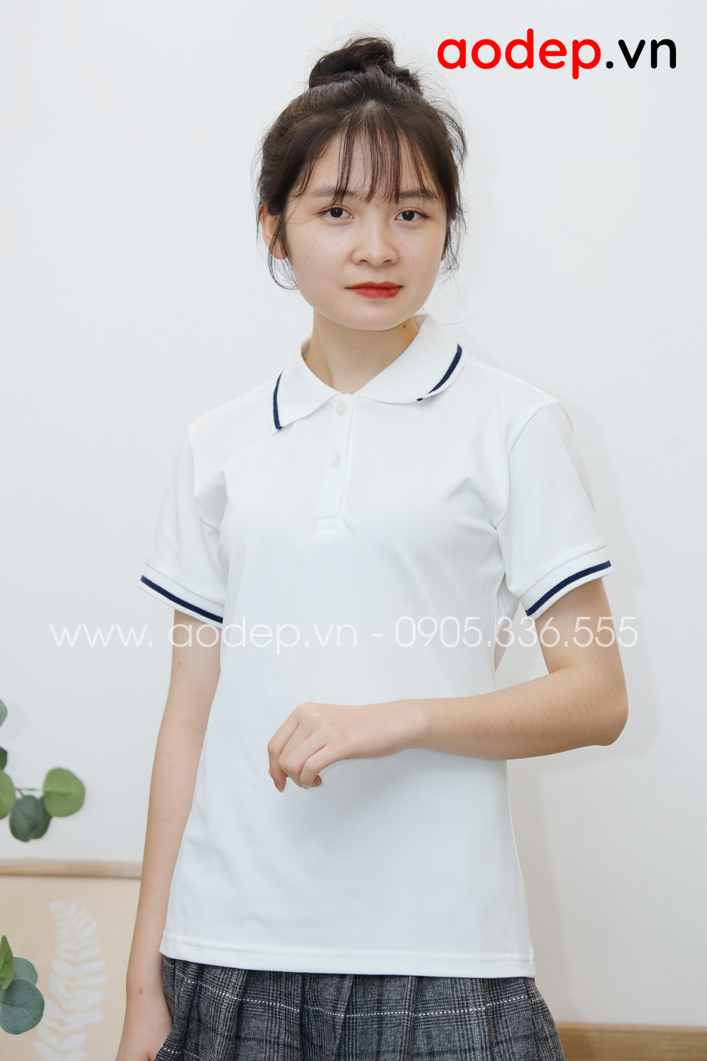 Áo thun polo màu trắng viền xanh đen