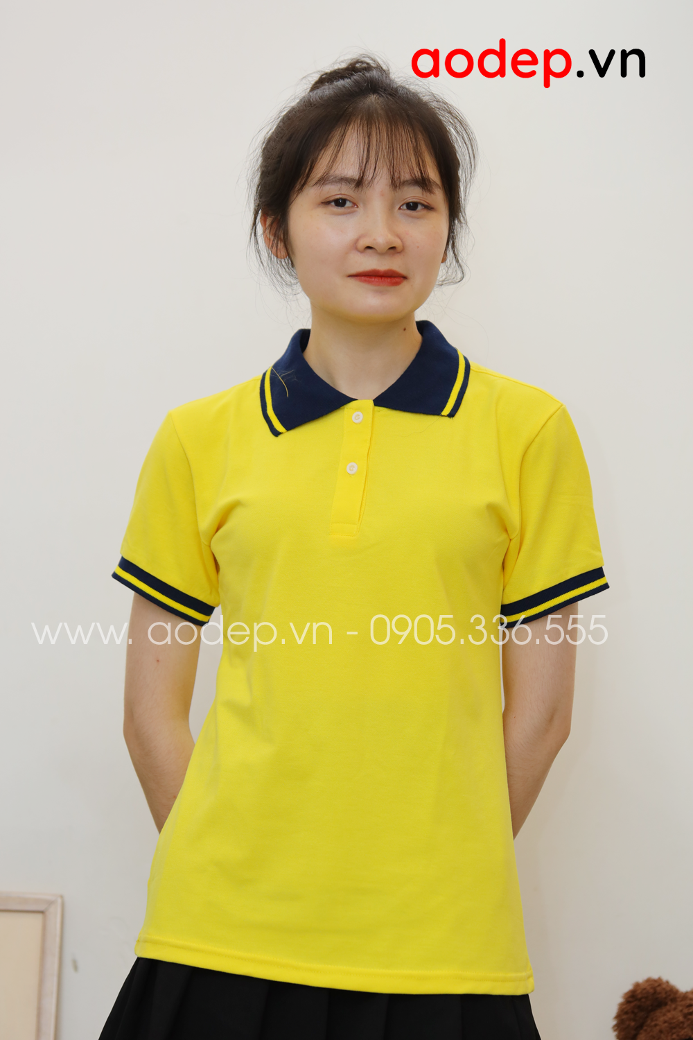 ​Áo thun polo màu vàng cổ đen