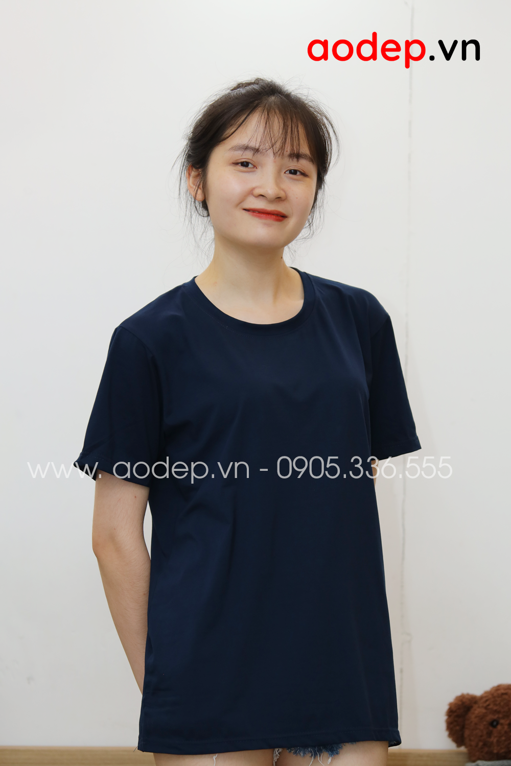 Áo thun tay lỡ màu xanh đen